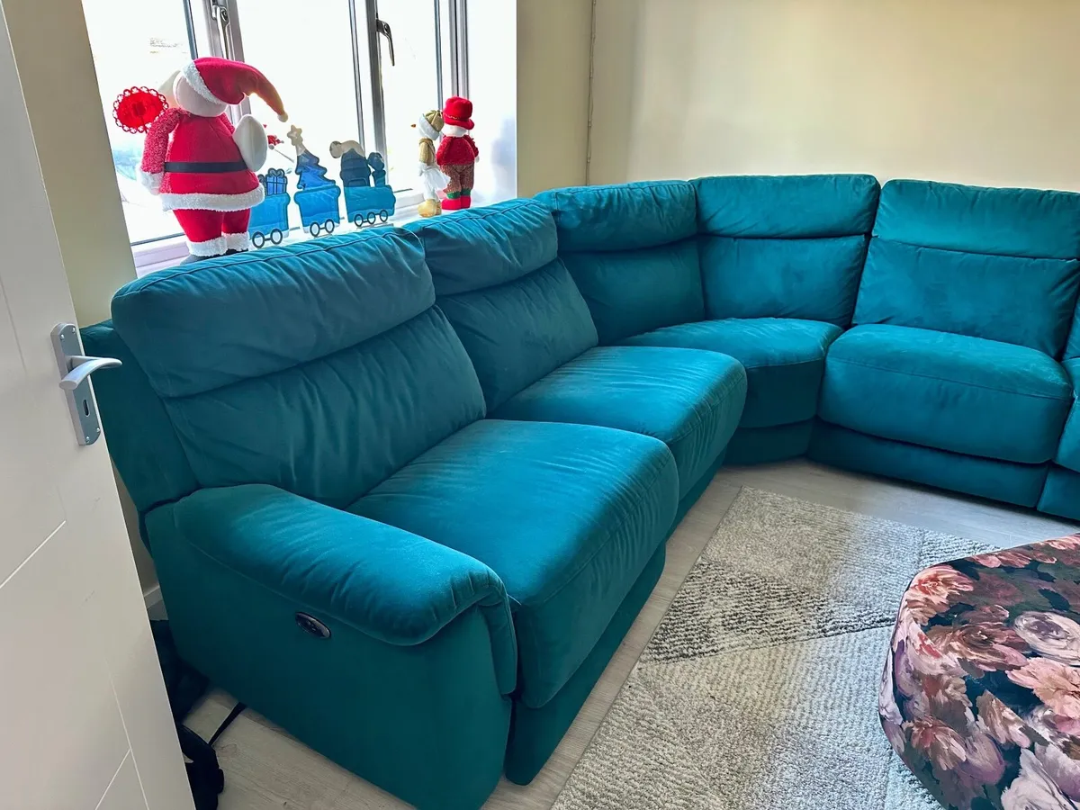 Furniture/Power Recliner Corner Sofa - Image 4