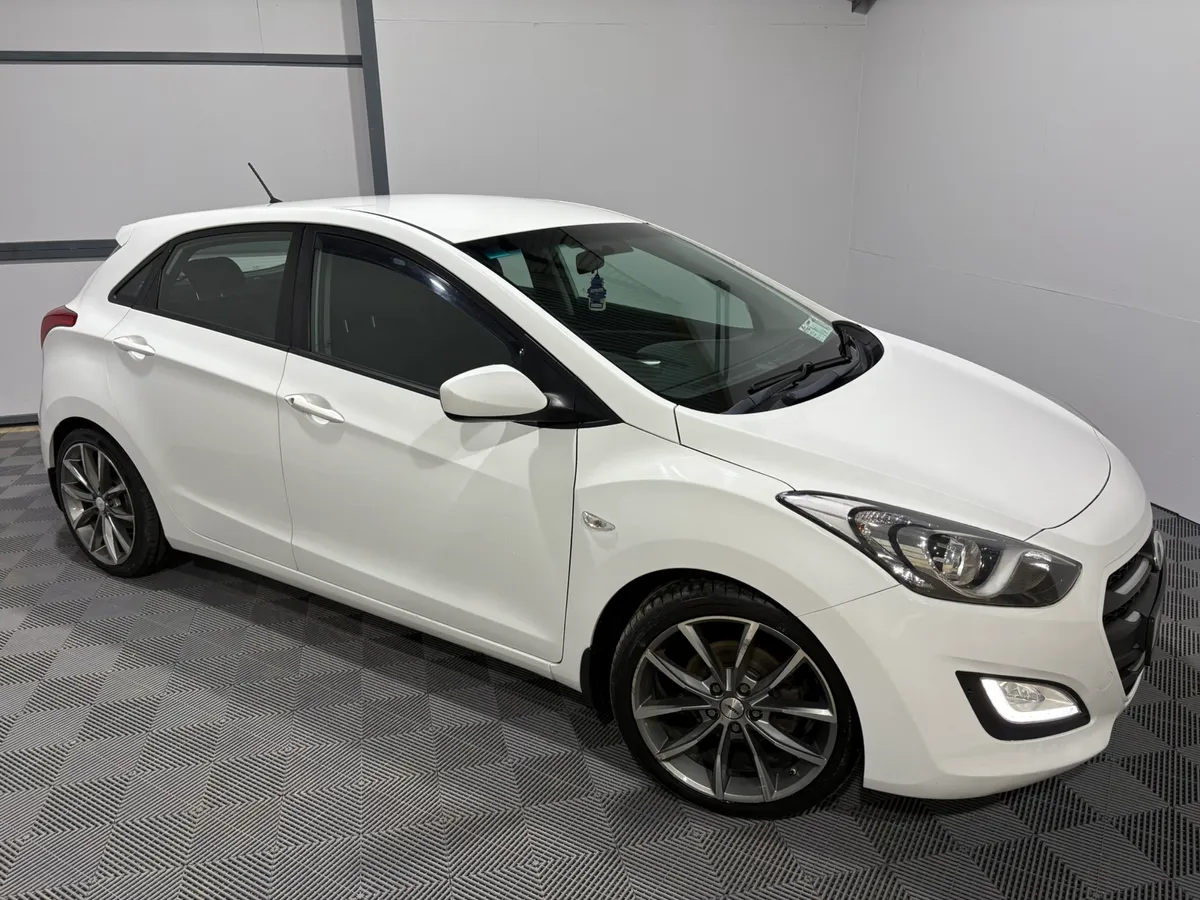 2016 Hyundai i30 Classic 1.4 CRDi - Image 2