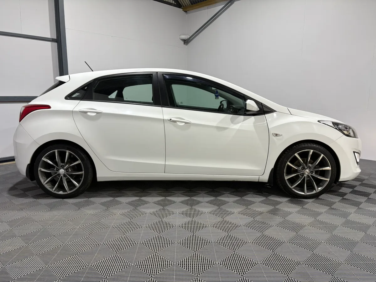 2016 Hyundai i30 Classic 1.4 CRDi - Image 3