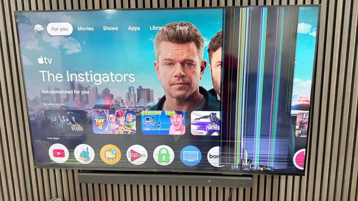 Sony BRAVIA 4K 65” with damaged display - Image 1