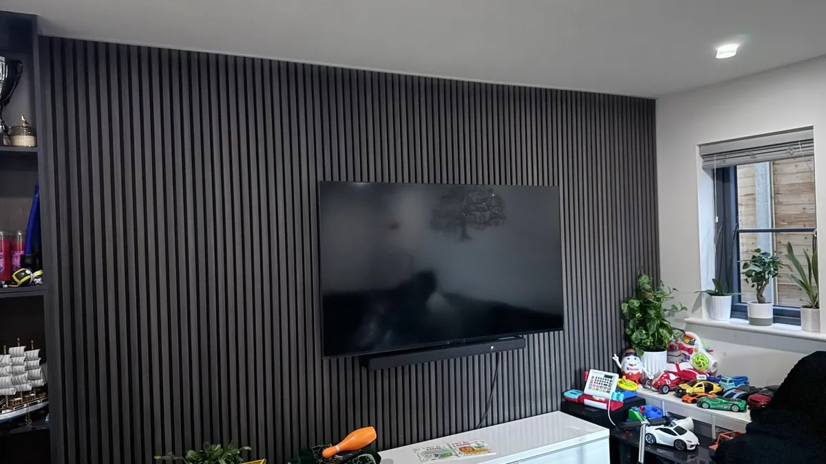 Sony BRAVIA 4K 65” with damaged display - Image 2