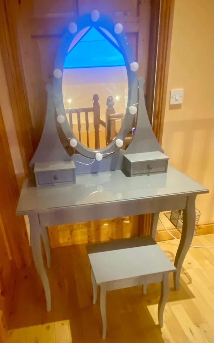 Hemnes dressing table with mirror - Image 3