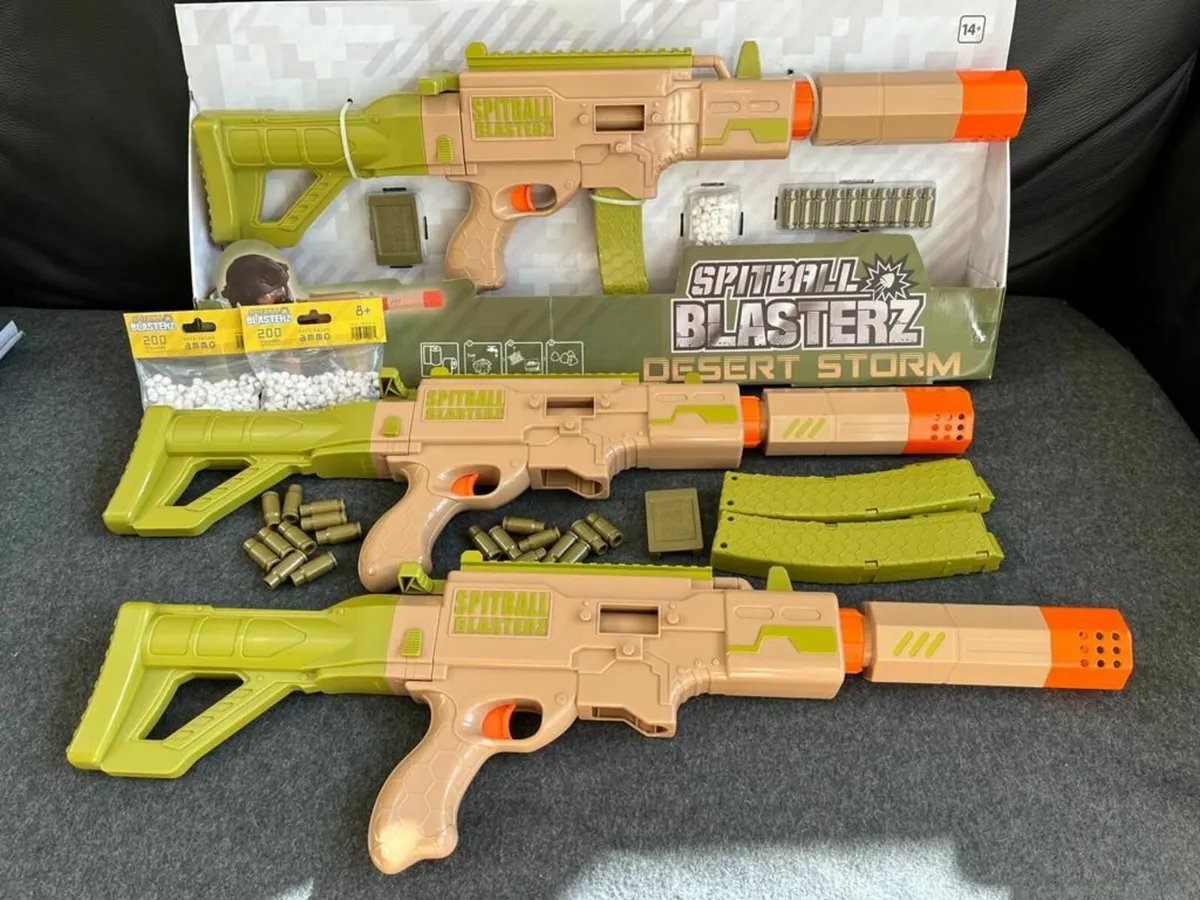 Toy guns with paper pellets - Image 1