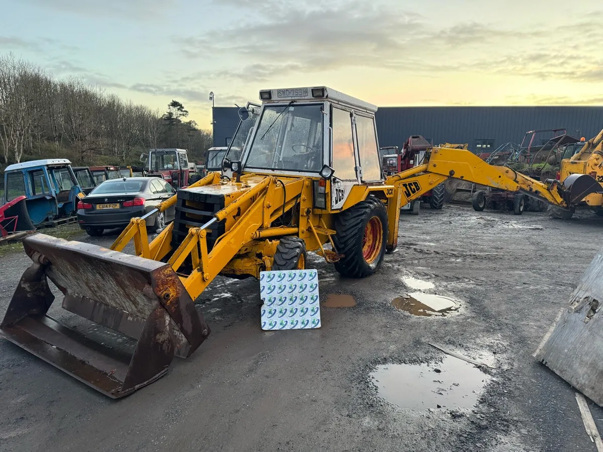 JCB 3CX 4WD & Buckets - Image 1