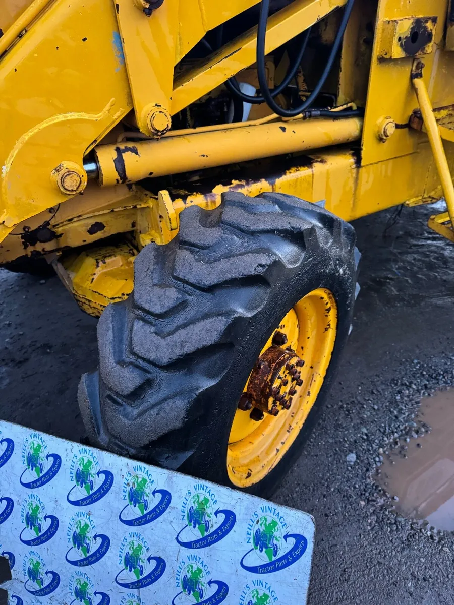 JCB 3CX 4WD & Buckets - Image 3