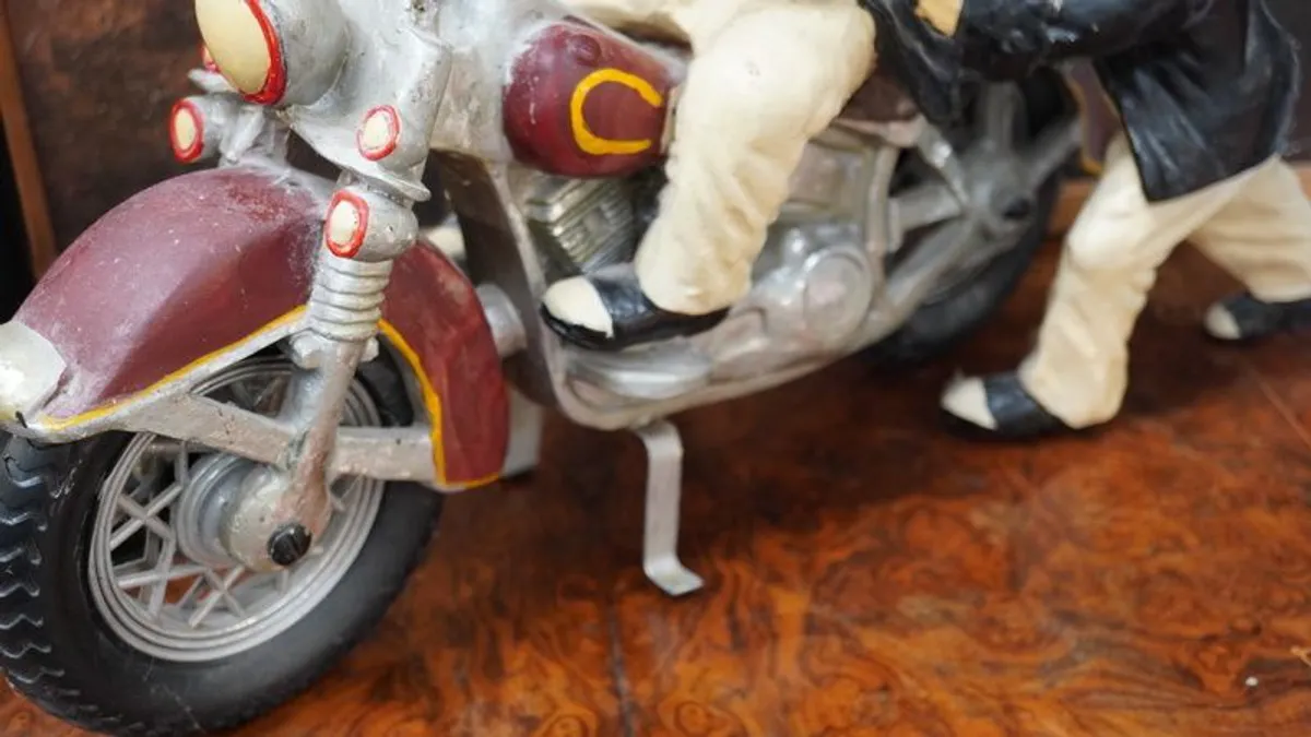 Laurel & Hardy Motorcycle Figurine - Image 4