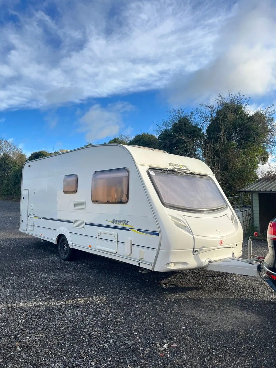 Sprite 6 berth caravan with rear bunkbeds - Image 2