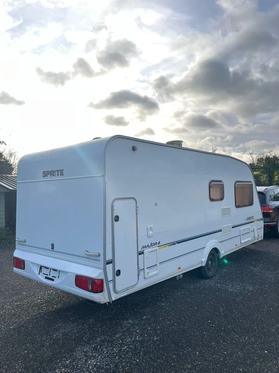 Sprite 6 berth caravan with rear bunkbeds - Image 3