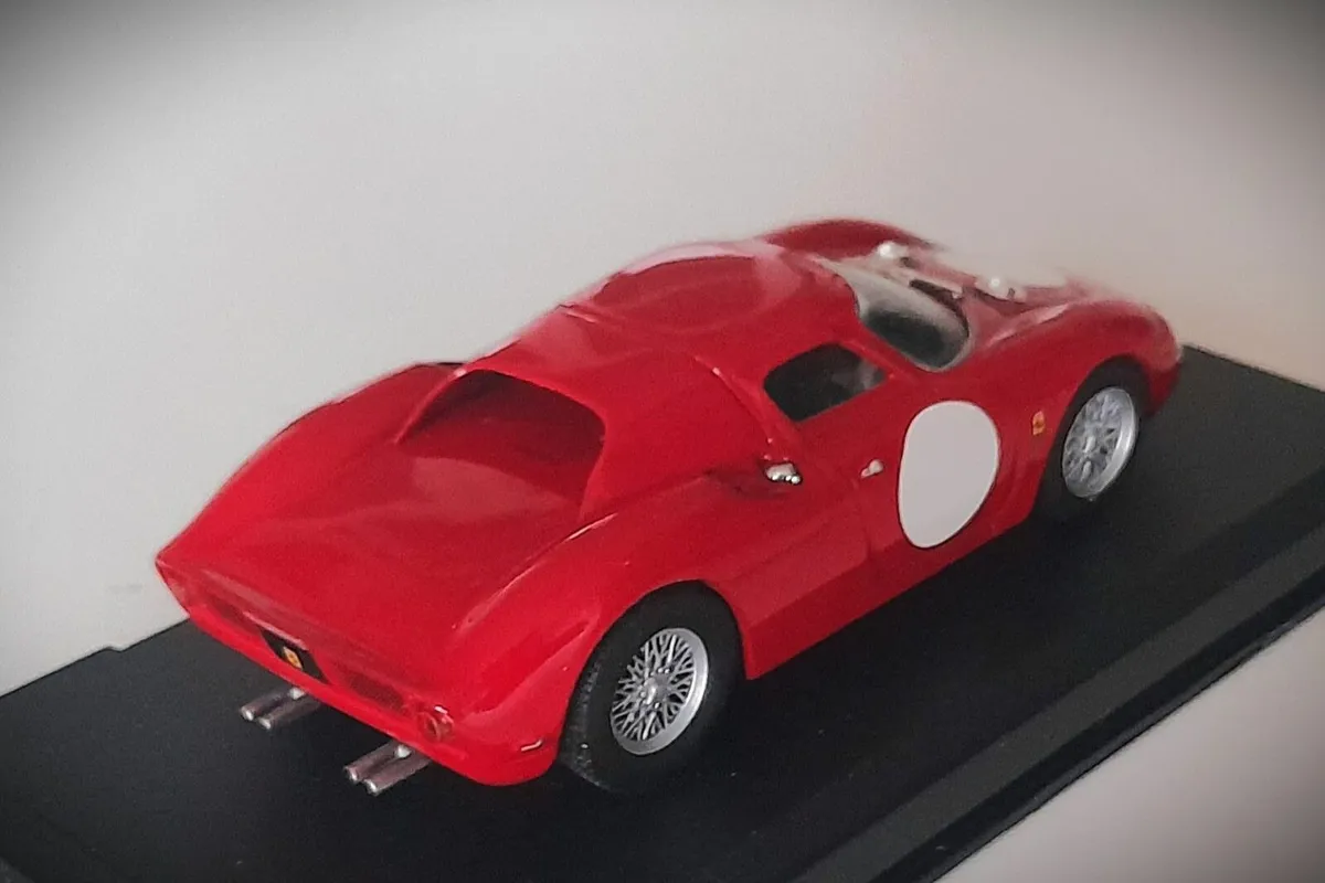 Collectable Diecast Model 1:43 – Ferrari 250LM Red - Image 4