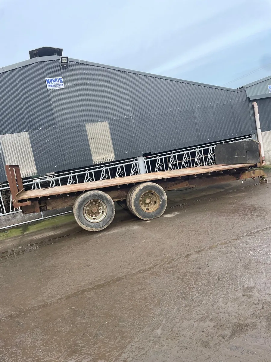 Bale trailer - Image 1