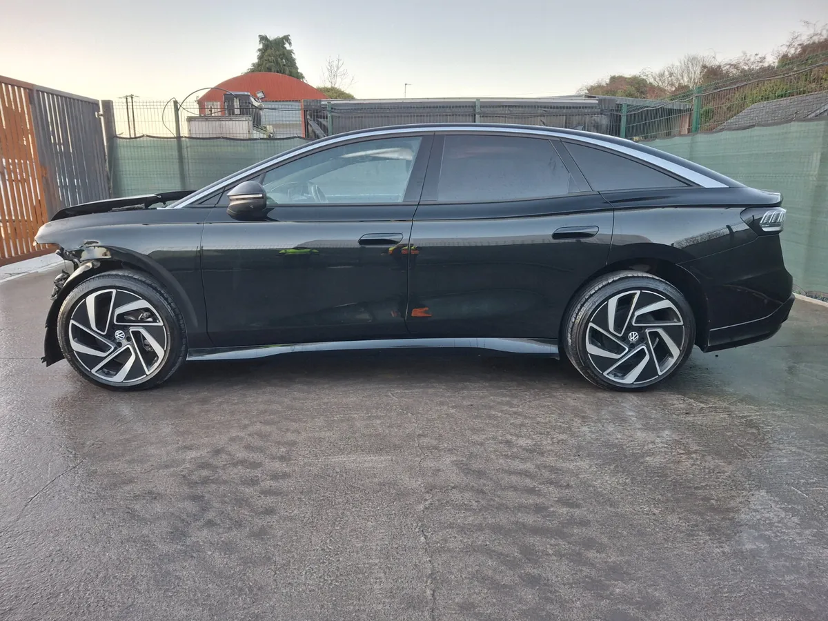 241 Volkswagen ID7  Pro mi  EV 14km  Automatic - Image 4