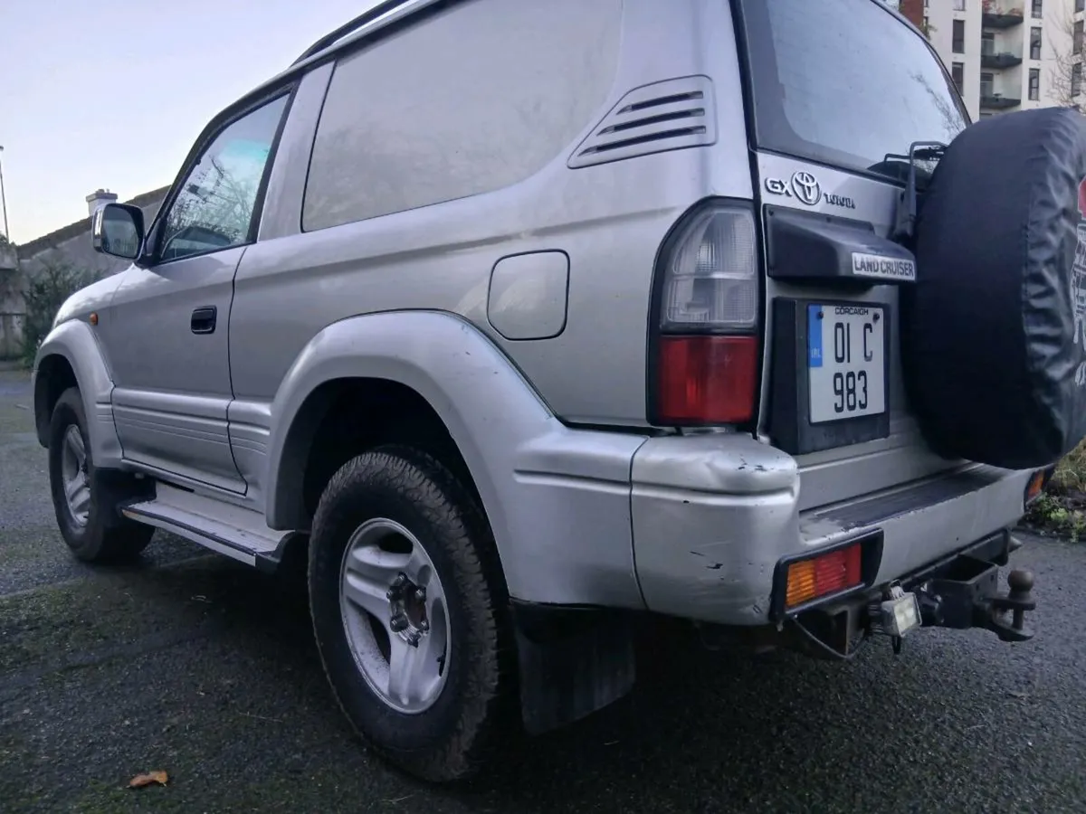 Toyota Land Cruiser Jeep - Image 3