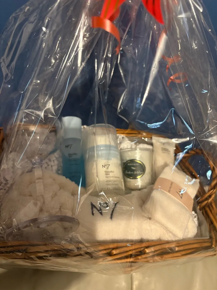 No7 gift hamper - Image 1
