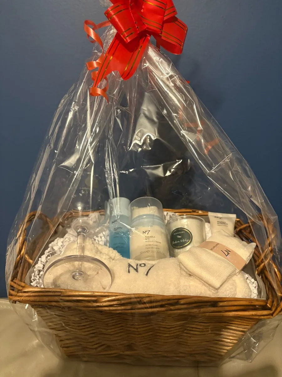 No7 gift hamper - Image 3