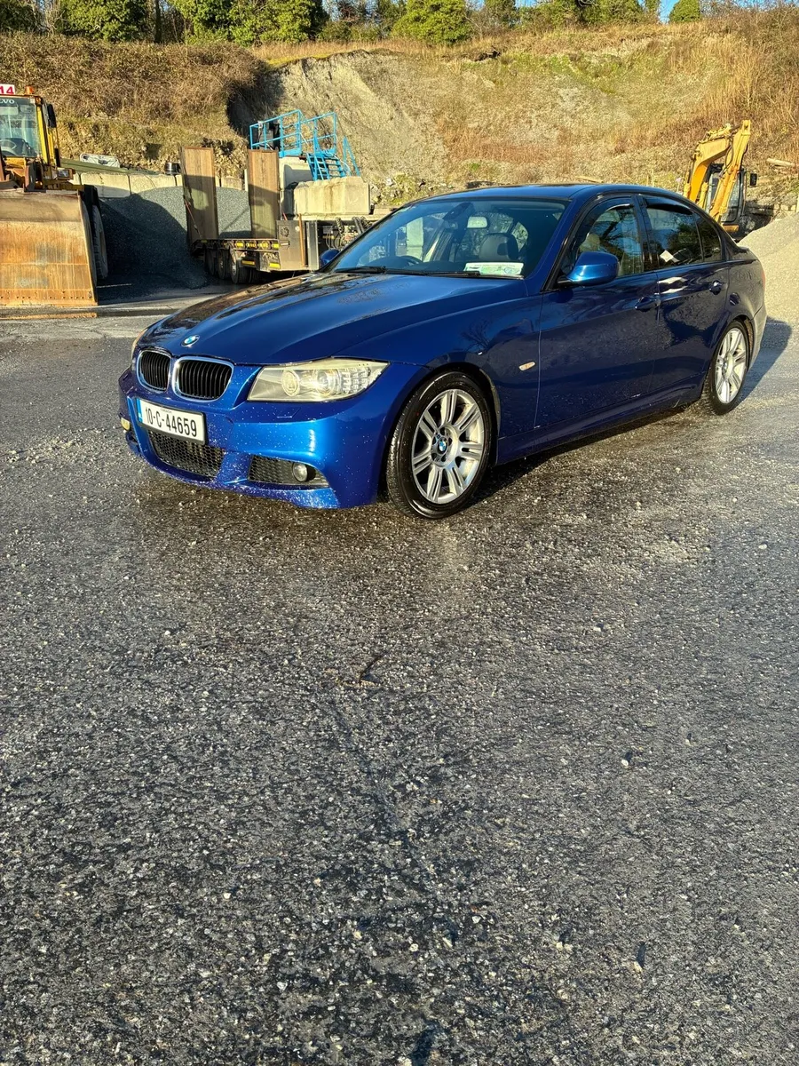 BMW 320d - Image 1