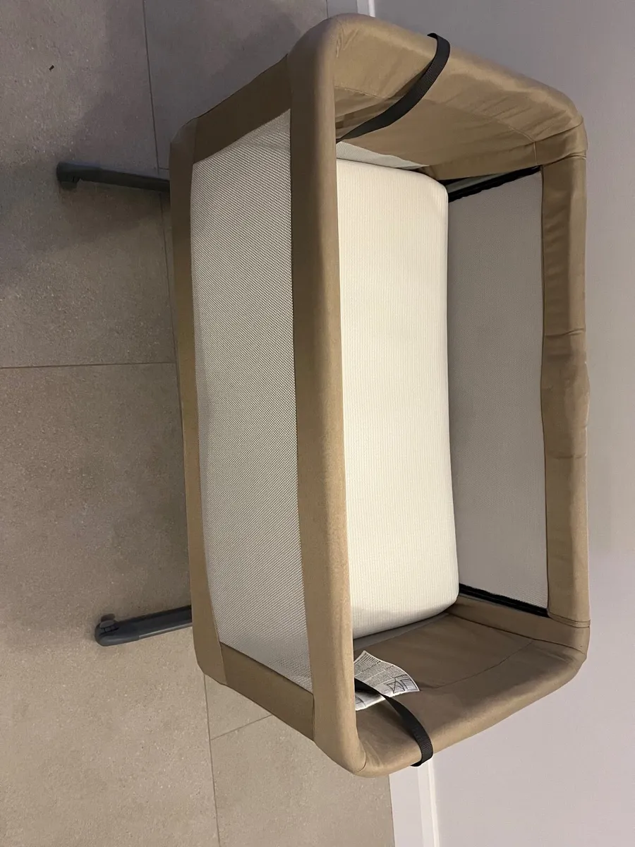 Graco Bedside Crib - Image 2