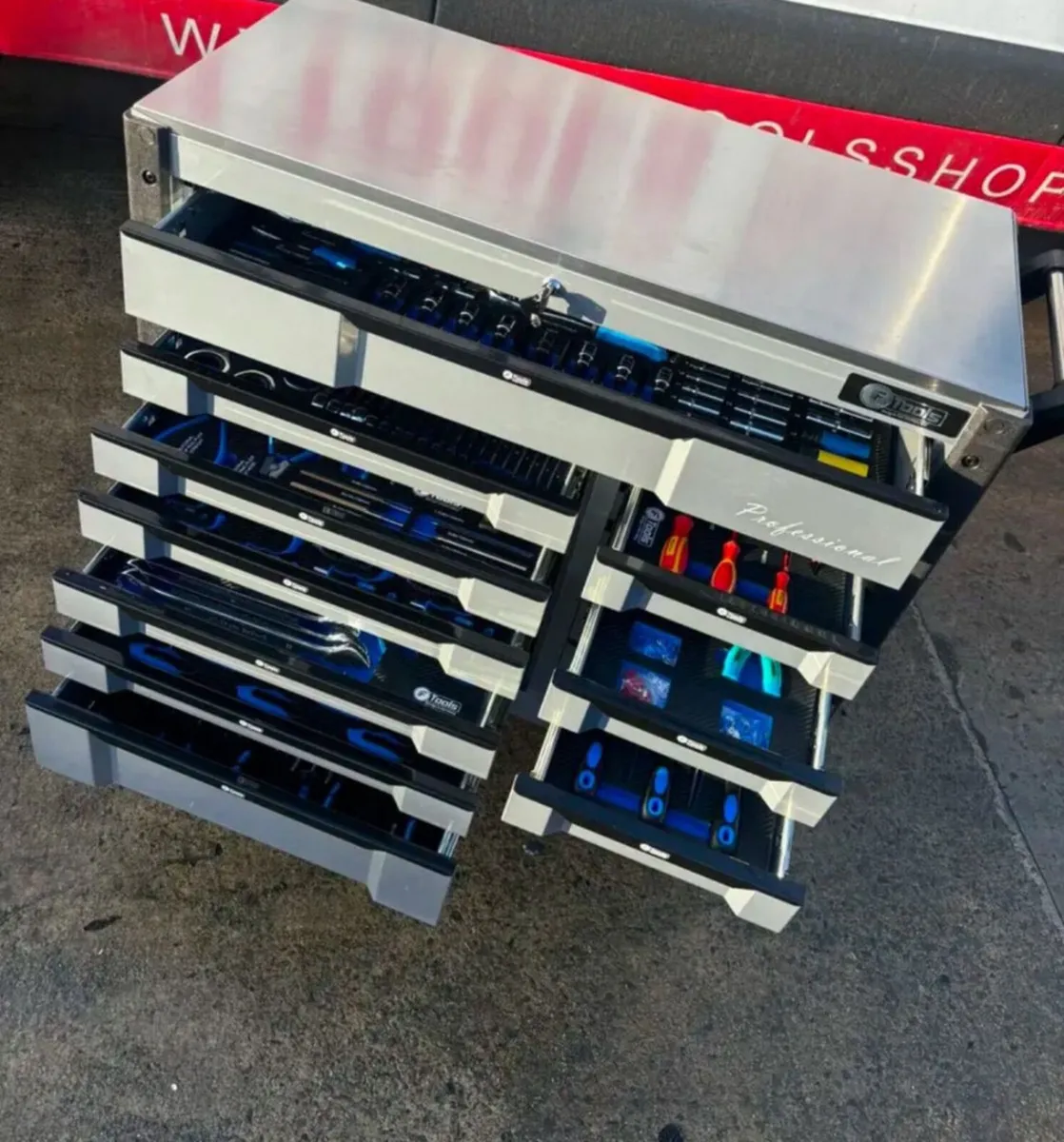 NEW INDUSTRIAL 12 DRAWER TOOL CHEST FULL OF TOOLS - Image 4