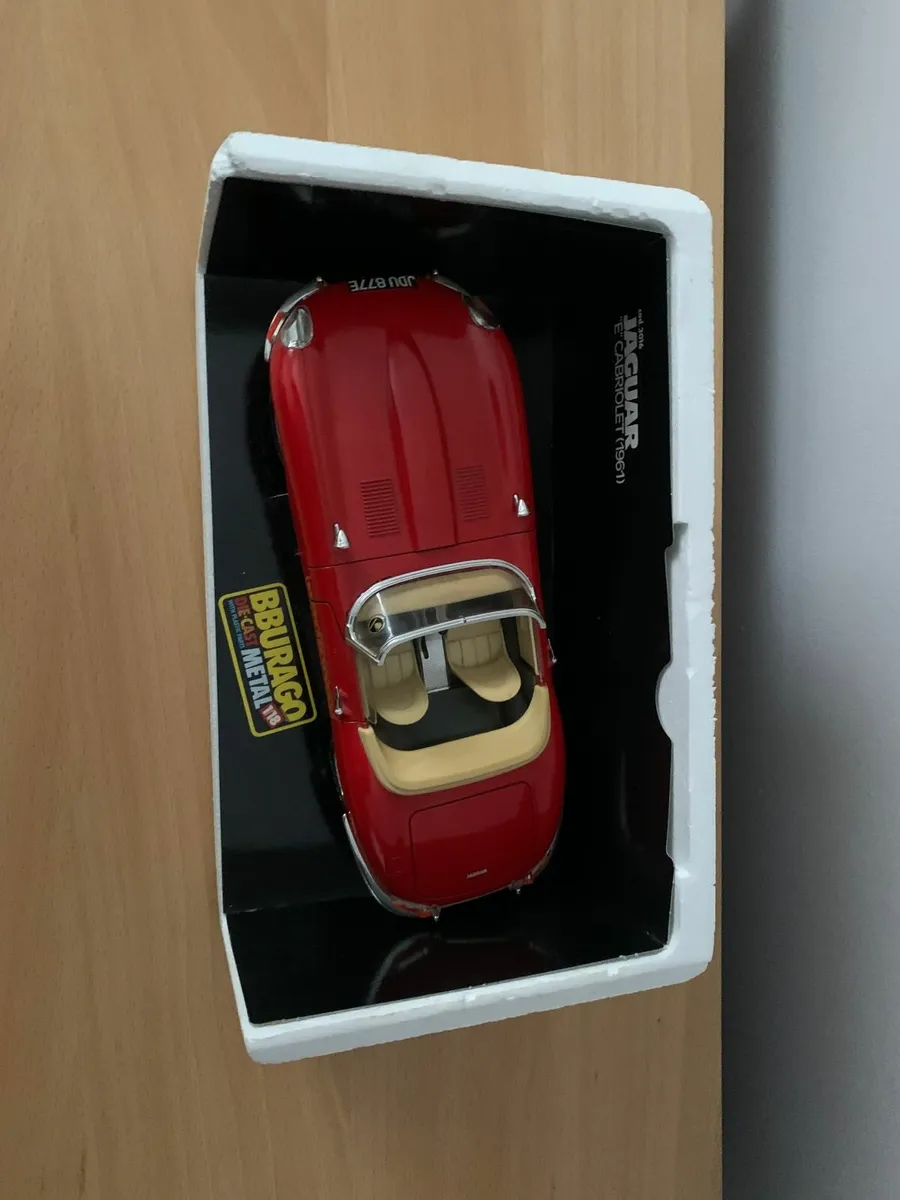 1961 Jaguar E Cabriolet 1/18 Burago Model Car - Image 2