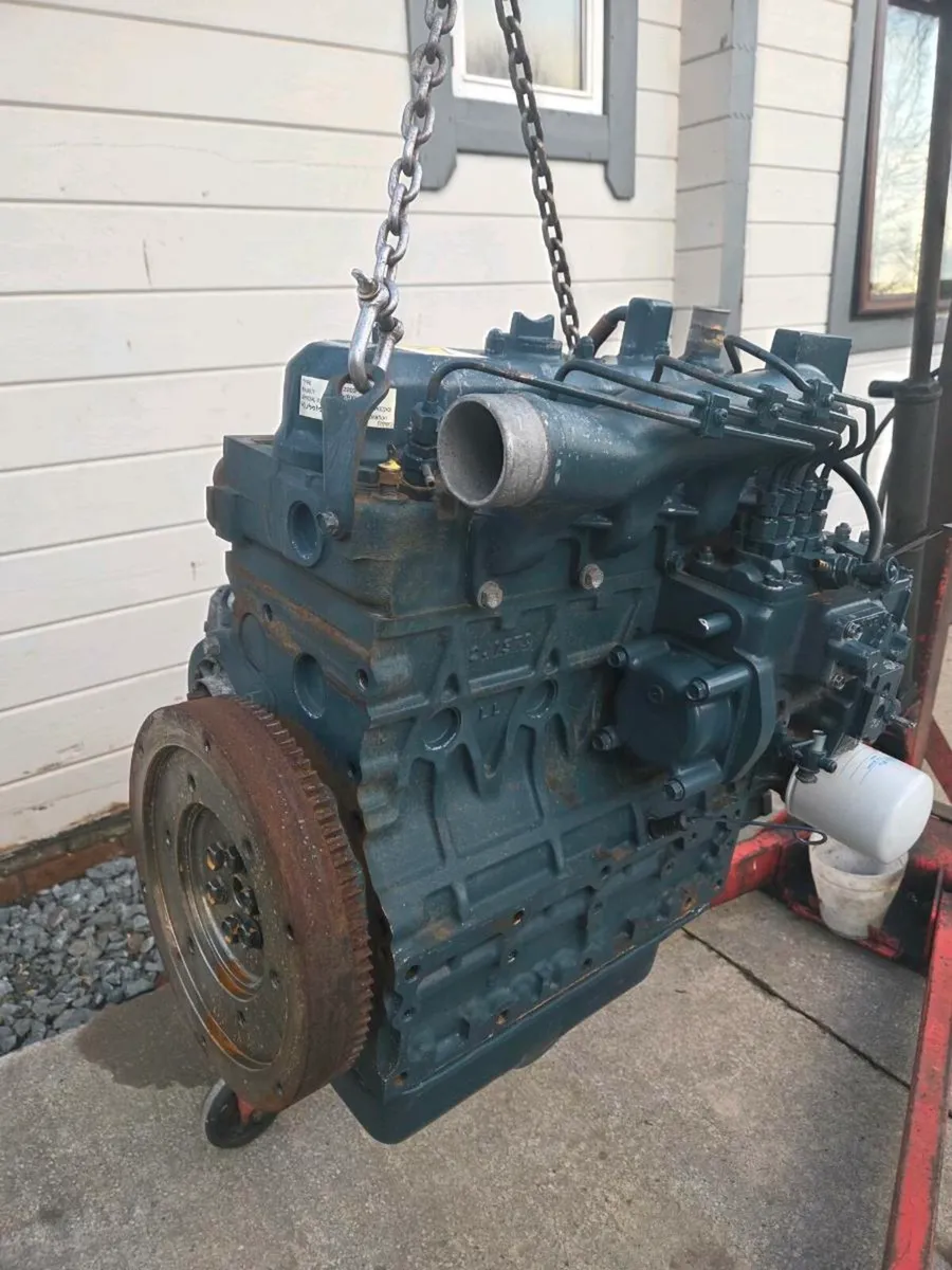 Kubota V2203 4 cylinder diesel engine - Image 3