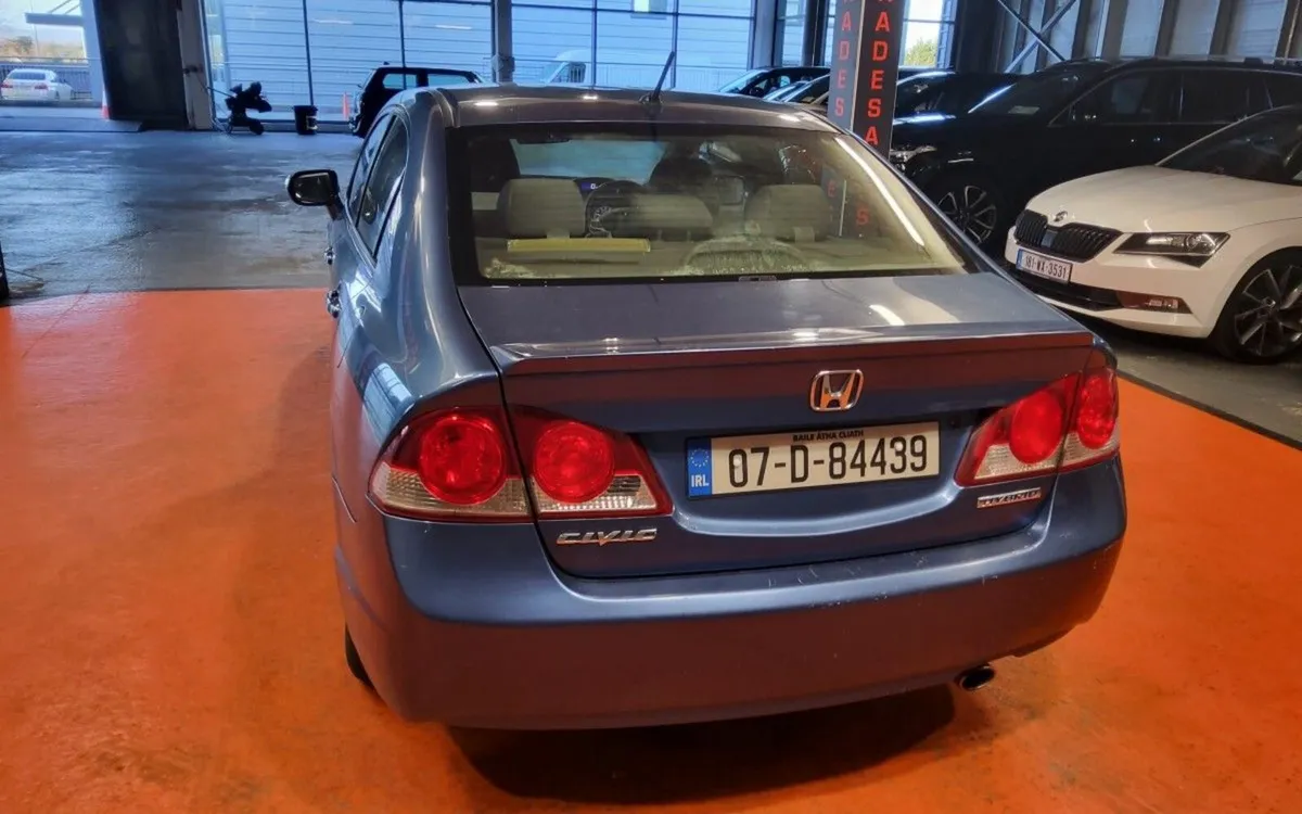 Honda Civic Civic Hybrid - Image 4