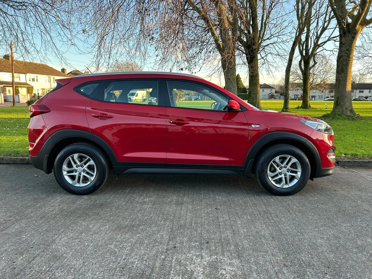2017 Hyundai Tucson 1.7 Comfort // NCT & TAX // - Image 2