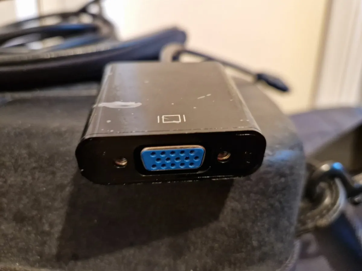 Dell Projector in Lovely Leather Case with Manual - Image 3