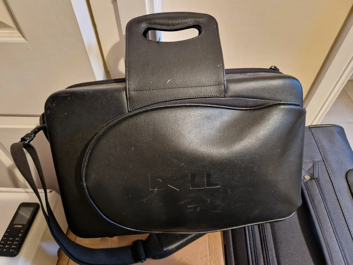 Dell Projector in Lovely Leather Case with Manual - Image 1