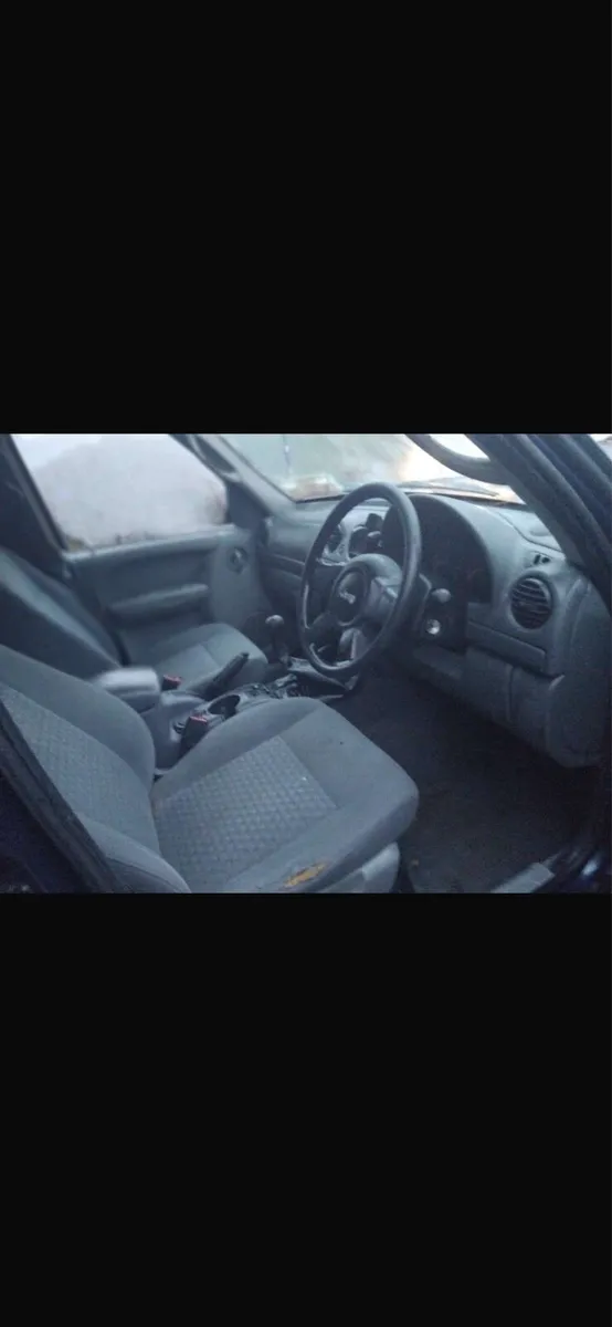 2005 jeep Cherokee - Image 4