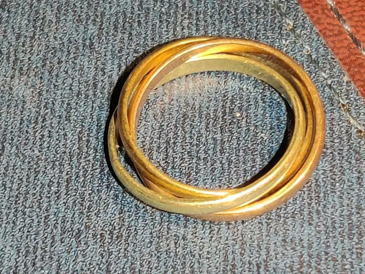 TRIPLE COLOUR WEDDING, 9CT Thick Gold Unisex Ring - Image 1