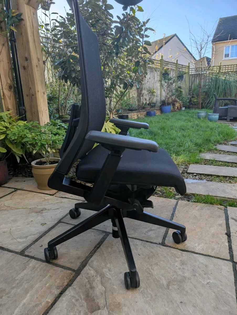 Ergonomic office chair - Image 2