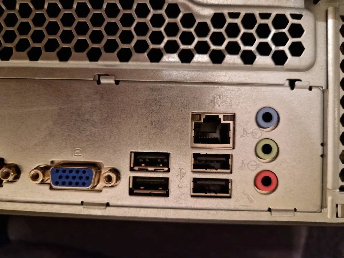 Lenovo ThinkCentre Desktop PC, Windows 7 Starter - Image 3