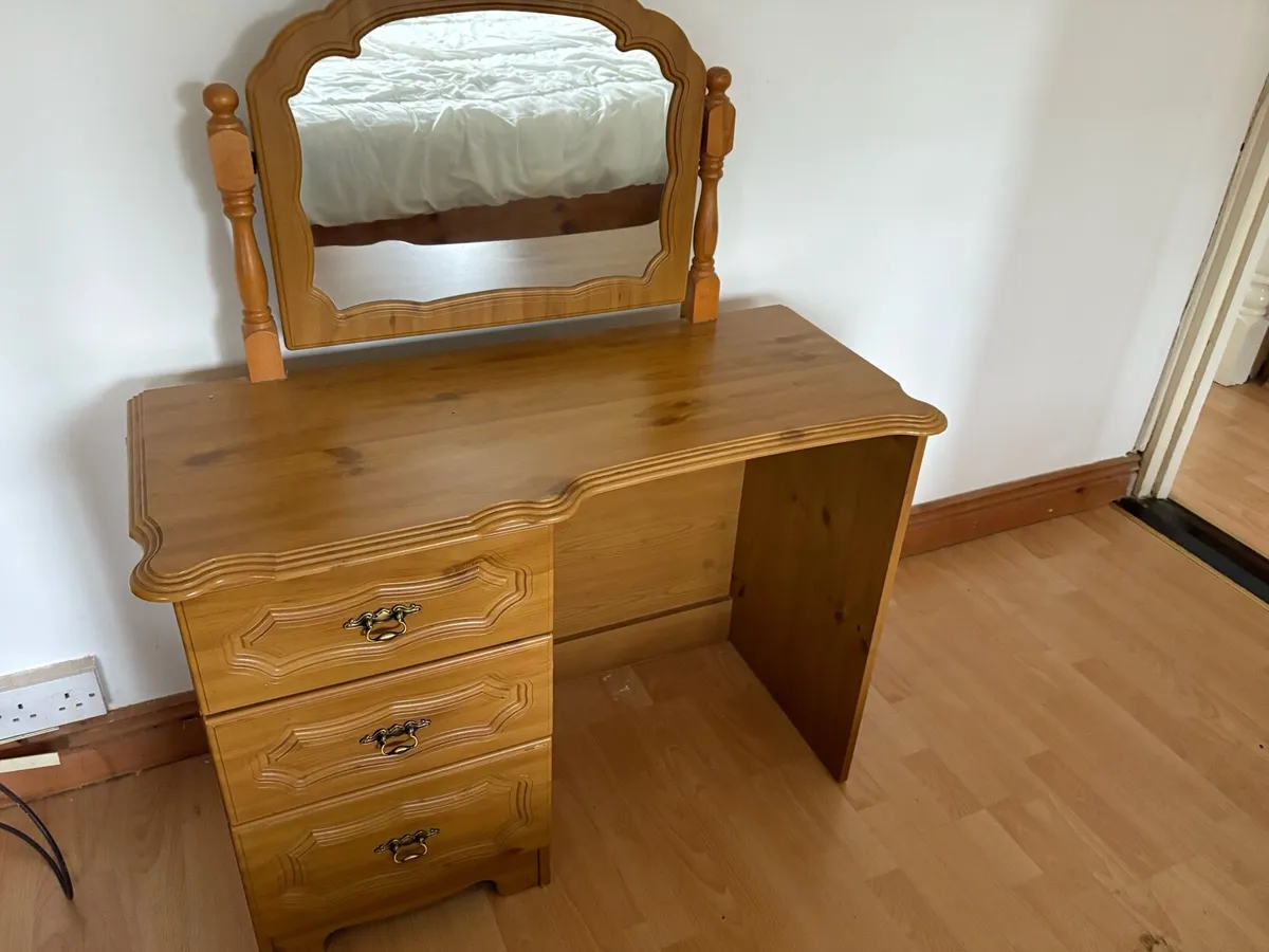 Pine dressing table