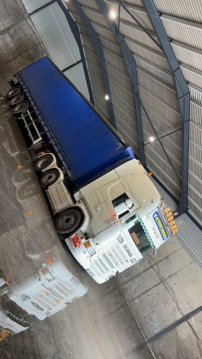 Scania R560 V8 - Image 1