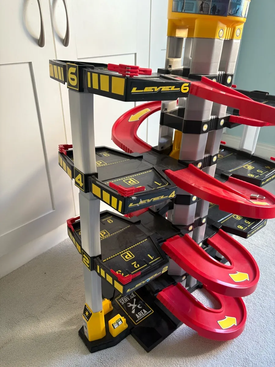 Molto Parking Garage - Image 1