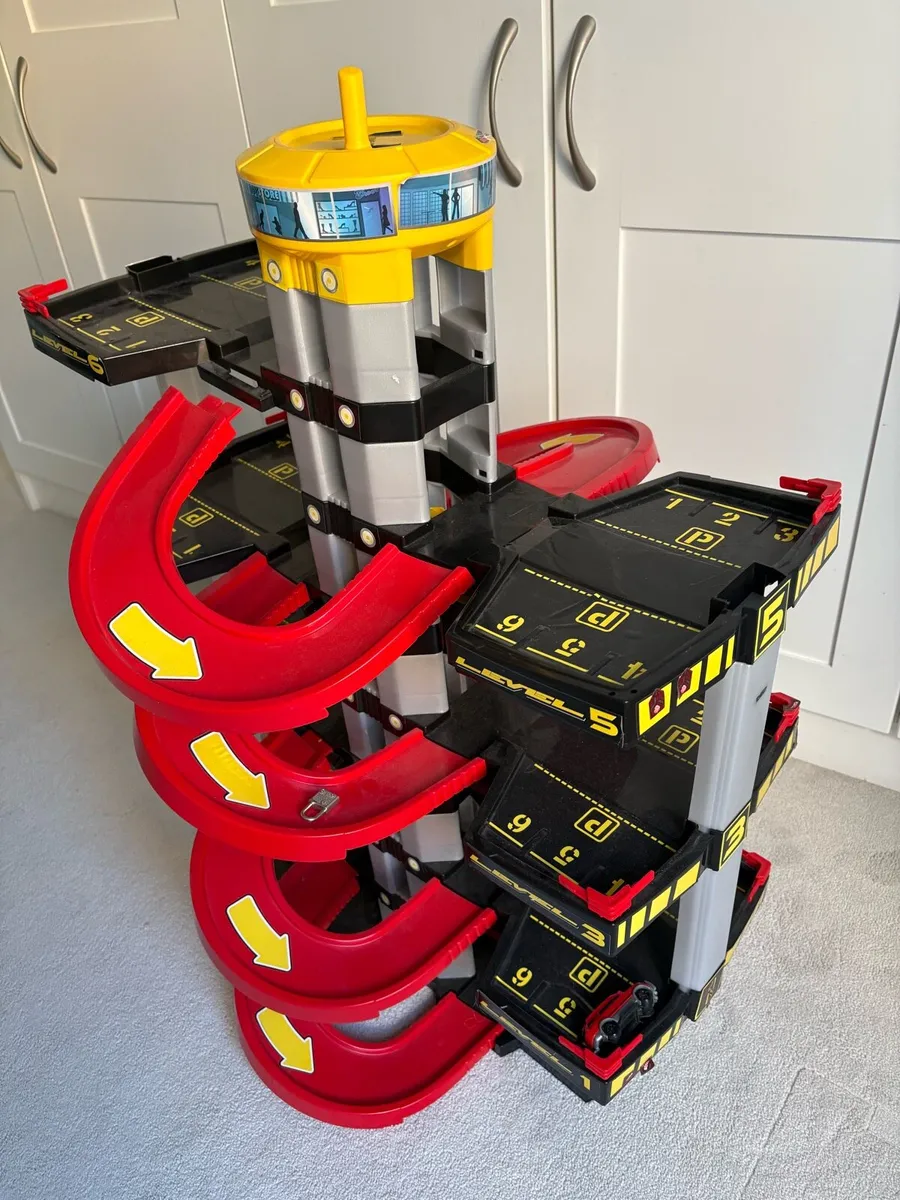 Molto Parking Garage - Image 2