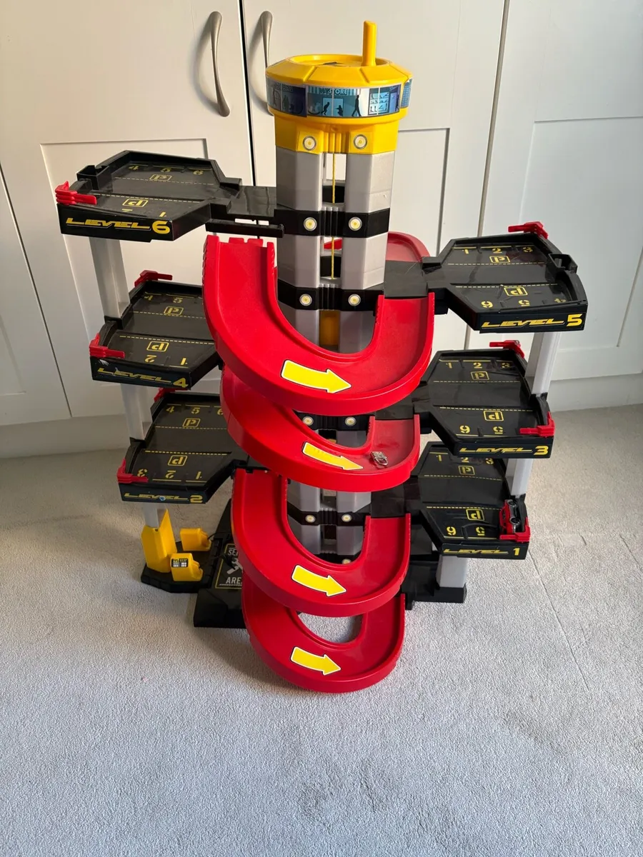 Molto Parking Garage - Image 3