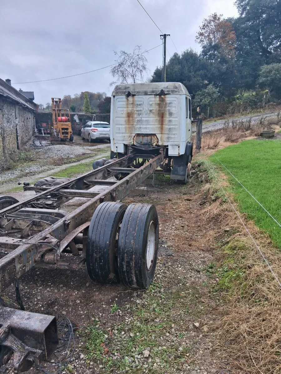 Mercedes-Benz  chassis, axles,tractor trailer - Image 3
