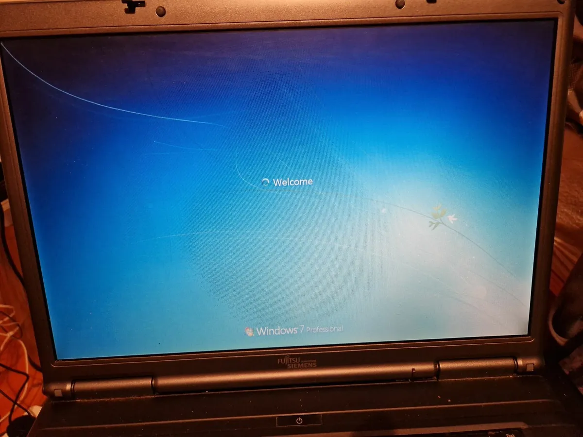 Fujitsu Esprimo V5535 Laptop, 1Terrabyte HDD - Image 1