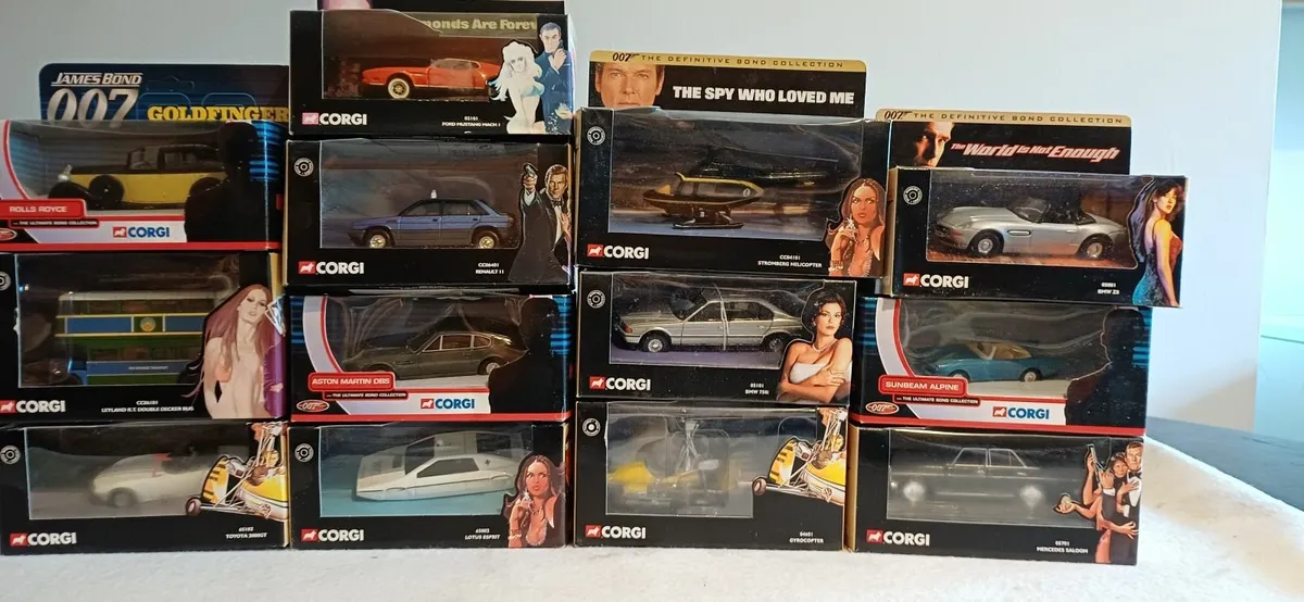 18 Corgi Bond Set - Image 1