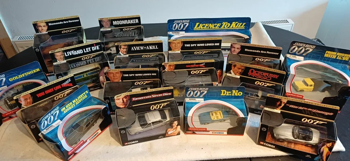 18 Corgi Bond Set - Image 3