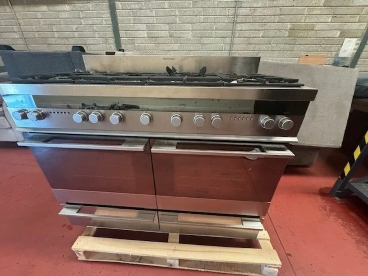 Fisher & Paykel 6 ring burner stove - Dual Oven - Image 1