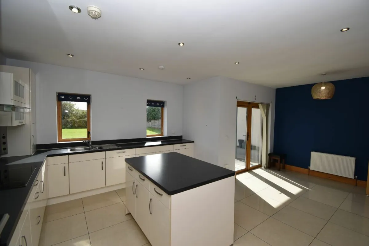 Fully fitted modern kitchen for sale - Image 2