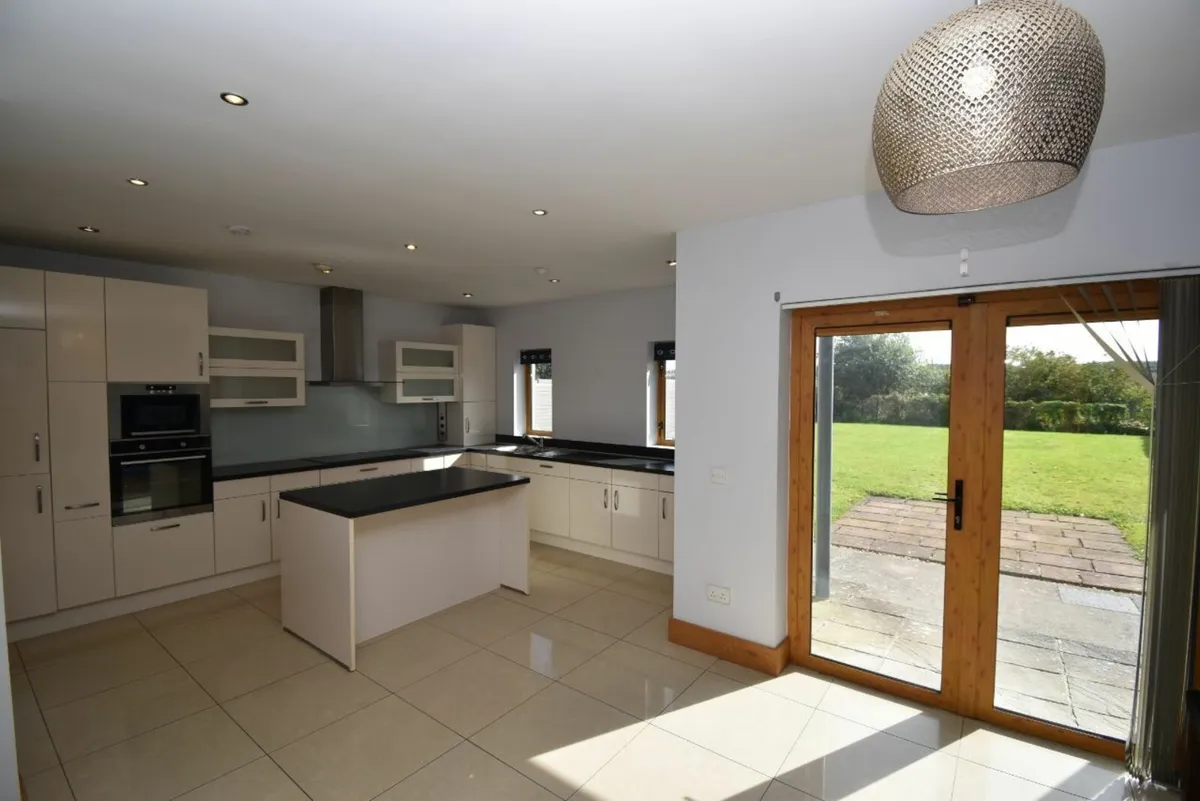 Fully fitted modern kitchen for sale - Image 3
