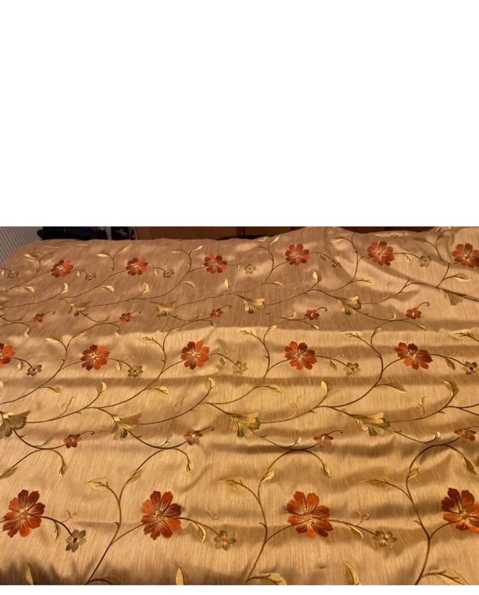 Fabric and lighting contents sitting room - Image 1