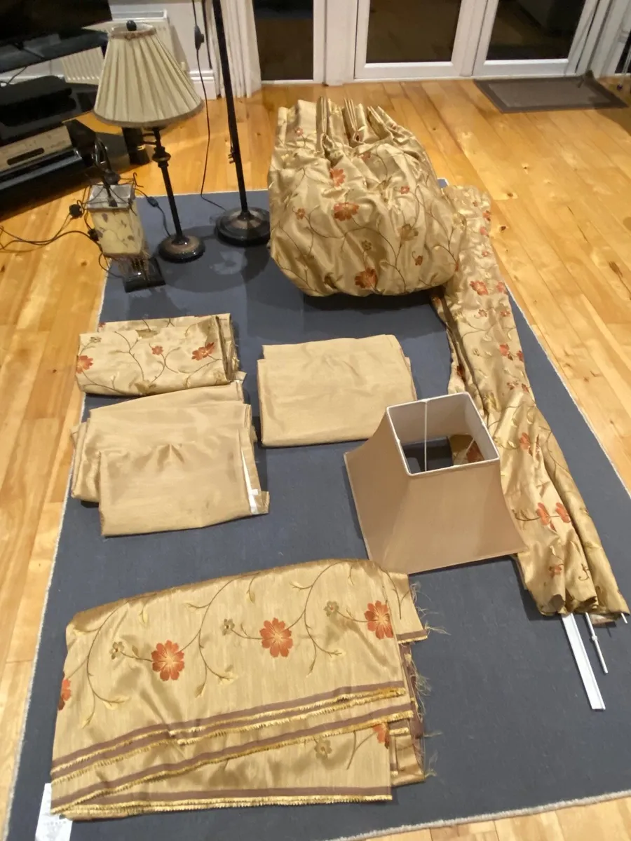 Fabric and lighting contents sitting room - Image 2