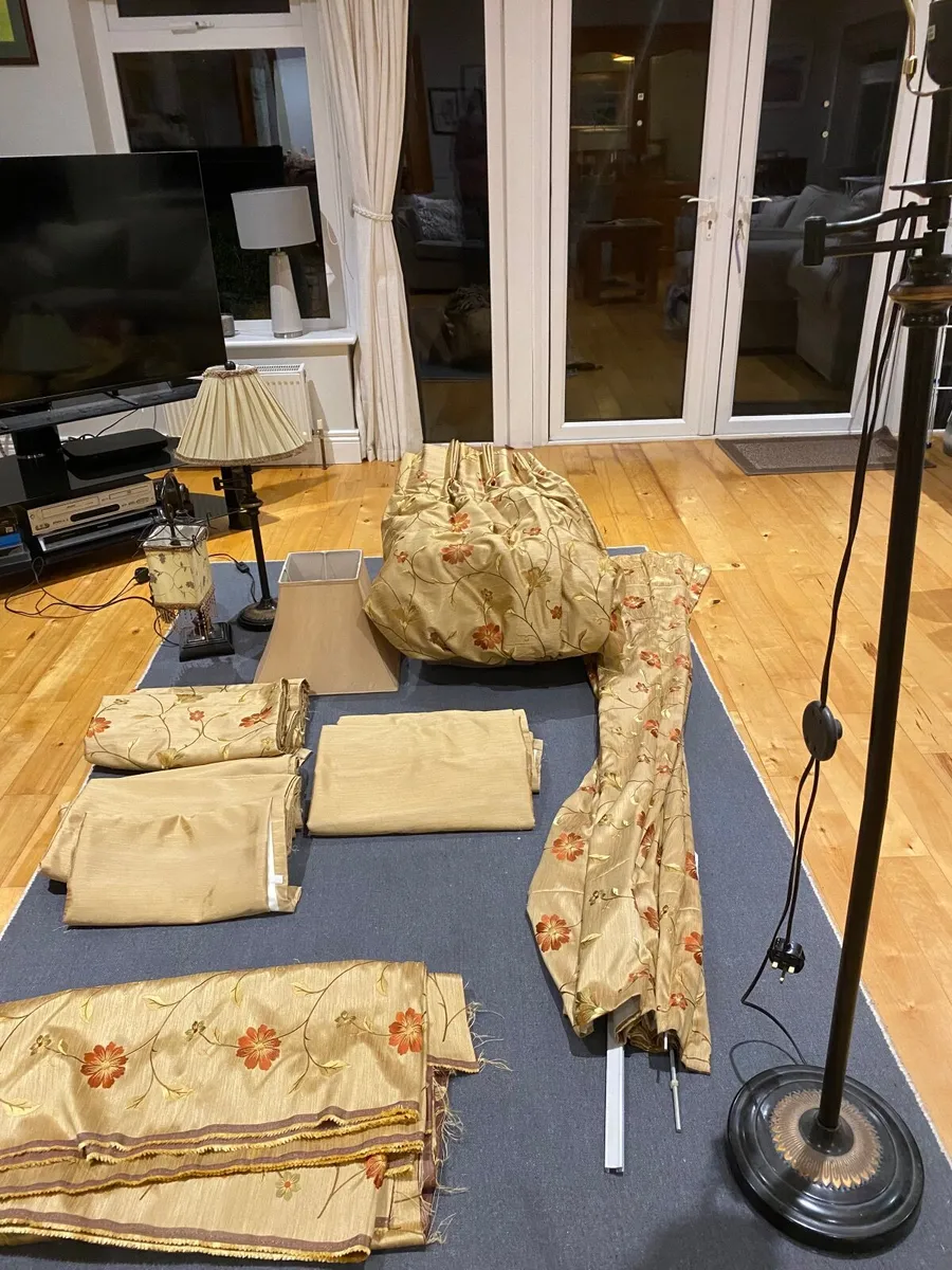 Fabric and lighting contents sitting room - Image 4