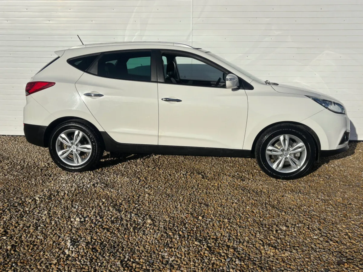 Hyundai ix35 PREMIUM 2WD 5DR - Image 2