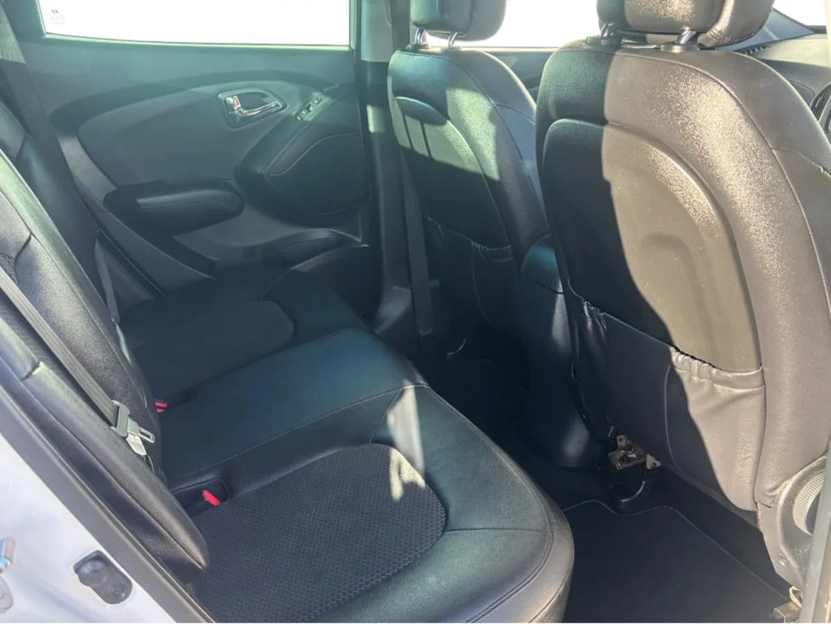 Hyundai ix35 PREMIUM 2WD 5DR - Image 3