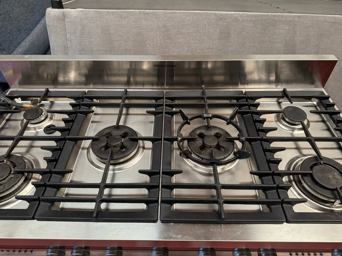 Fisher & Paykel 6 ring burner stove - Dual Oven - Image 4
