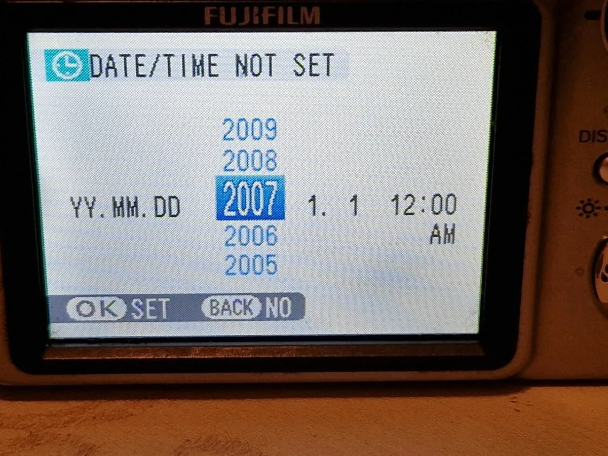 Fujifilm Finepix A900 9 MP Digital Camera - Image 2